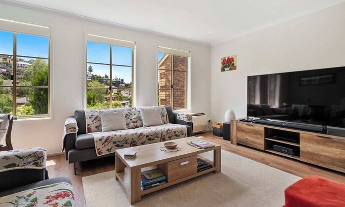 West Hobart House | Modern Hobart Townhouse with Parking 2 Bed 2 Bath.