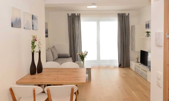Muhlbachl Apartment | Modern Holiday Apartment "Serles" with Wi-Fi, Garden and Terrace