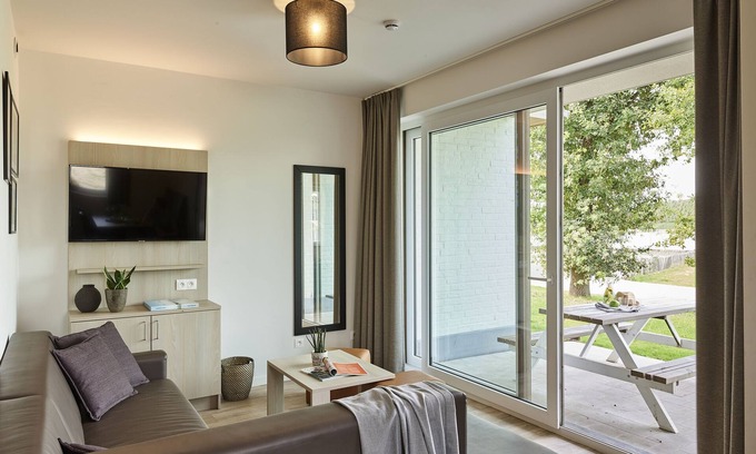 Jabbeke Apartment | Modern holiday apt., 15 min from Bruges & Ostend