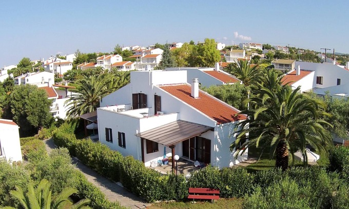 Gerakini House | Modern holiday home, fantastically located at the sea, Wifi | Trikorfo, Chalkidi