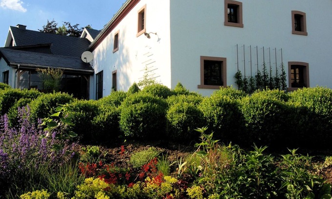 Buellingen House | Modern Holiday Home in Bullange with Sauna