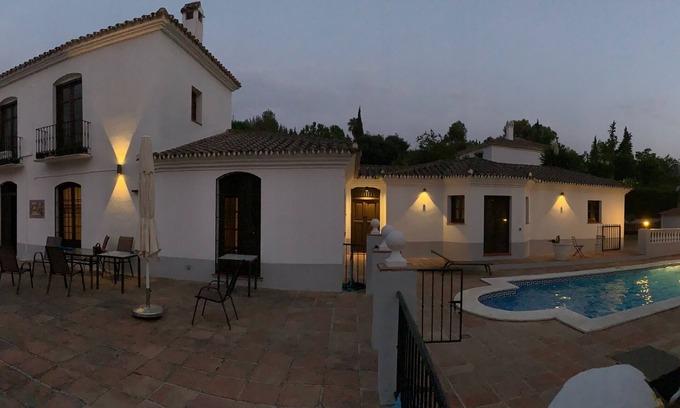 Coin House | Modern holiday home with lots of privacy, pool and 2 terraces