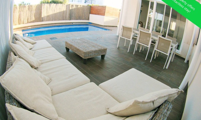 Puerto Rey House | Modern holiday home with swimming pool in Puerto Rey