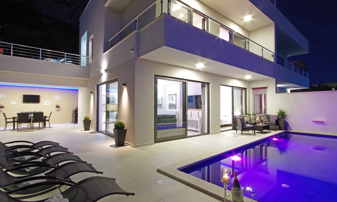 Makarska House | Modern holiday house Anja with heated pool and sea view, 3 bedrooms 6+2 pers.