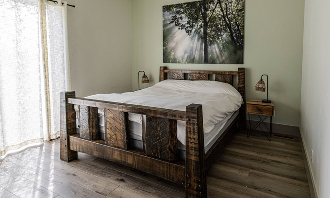 Meridian House | Modern Holistic Home - Near the Village & Shopping!