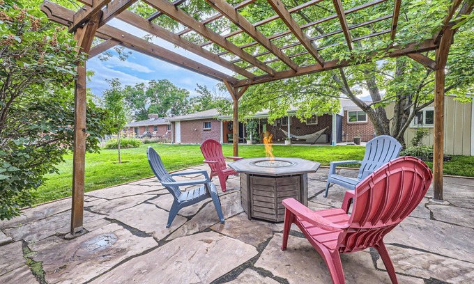 Arvada House | Modern home 4BR/2BAW/Arcade, Ping-Pong&Foosball. Close to Denver and Boulder.