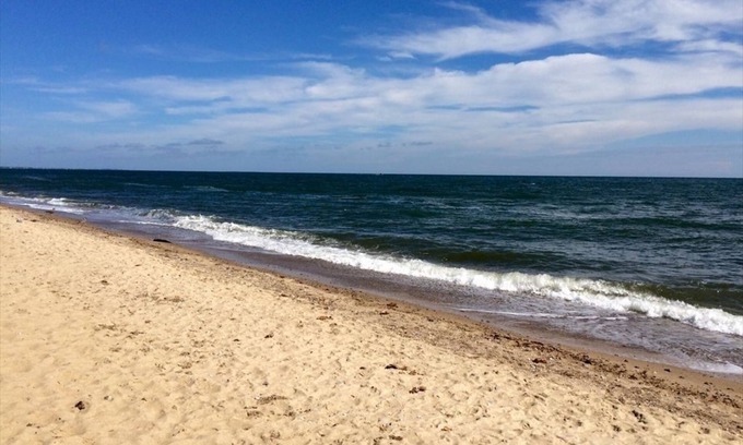 Mashpee House | Modern Home, 5-Star Reviews. Walk to Priv Beach, Shops, Dining, Mini-Golf, More!