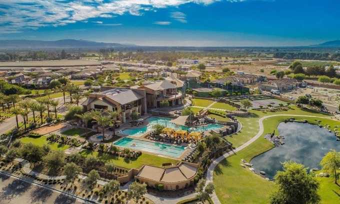 Indio House | Modern Home Built 2017, Festival Close. Walk to Coachella & Stagecoach