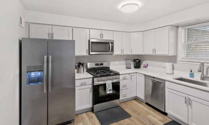 Russell House | Modern Home Centrally Located