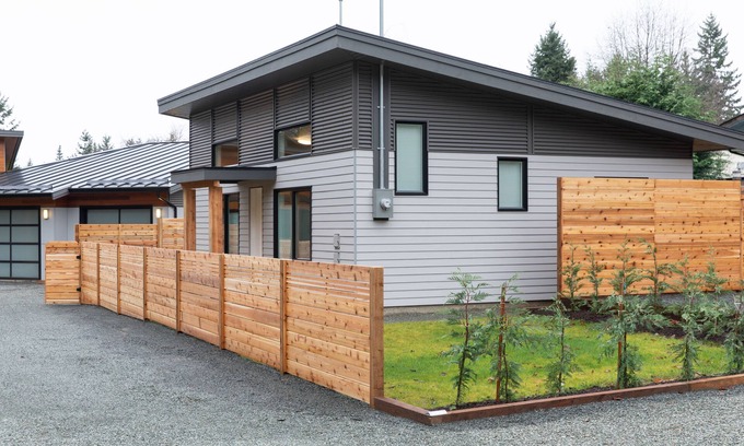 Regional District of Nanaimo Cottage | Modern Home Close to Beach