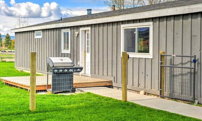 Victor House | Modern Home close to Jackson