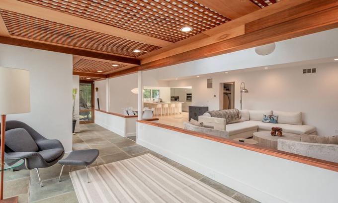 Sag Harbor House | Modern Home, close to Sag Village
