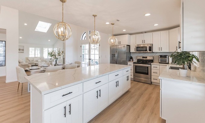 Rancho Bernardo House | Modern home in Bernardo Heights with club house amenities!