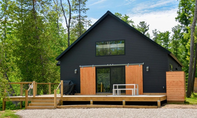 Glen Arbor Cabin | Modern home in Glen Arbor. Steam shower. Walk to lake. Air conditioning.