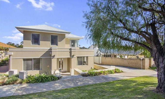 Mount Claremont House | Modern Home in Prime Location