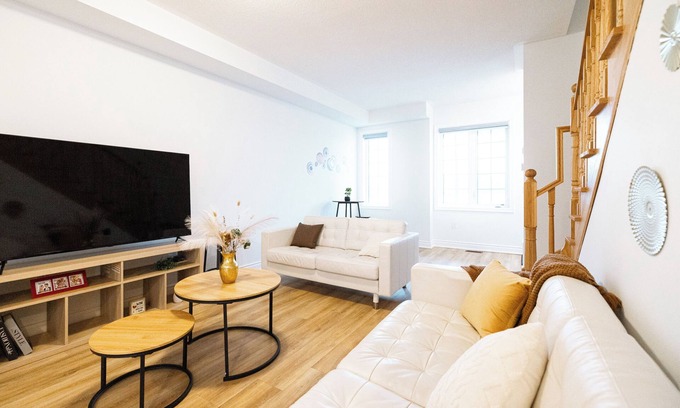Wasaga Beach House | Modern home near Wasaga Beach
