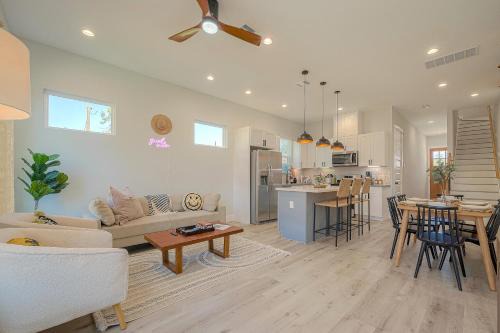 Northside House | Modern Home Near Downtown with Fast WiFi, BBQ, Games & EV equipped!