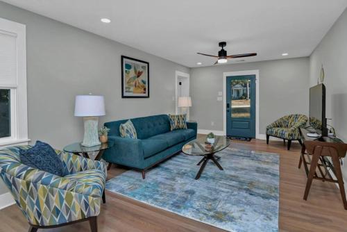 Columbia House | Modern Home Near Forest Drive