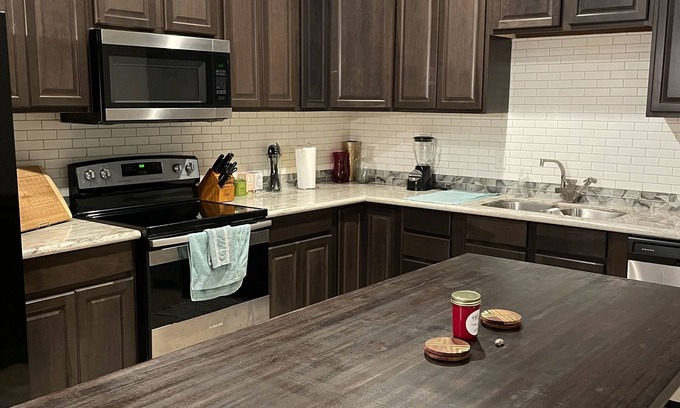 Baker House | Modern Home near Southern University and BTR airport!