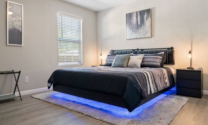 Grand Prairie House | Modern Home Near Entertainment District, Hot Spots