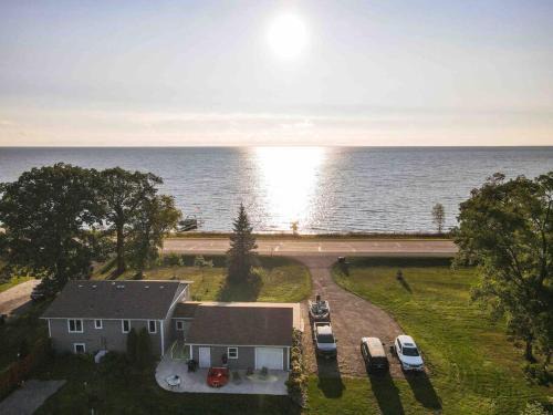 Garrison House | Modern Home on Mille Lacs Lake! Amazing yard and game-room!