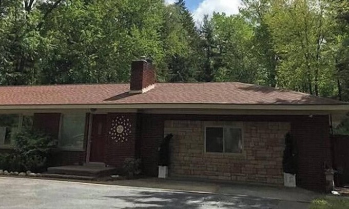 Southfield House | Modern Home, Secluded Hideaway in Southfield.