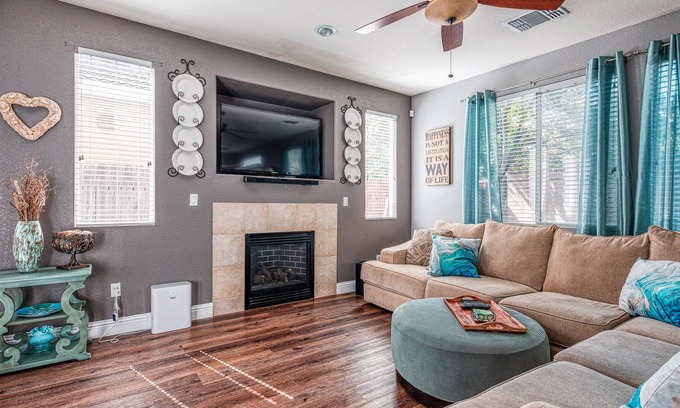 Regency Park House | Modern Home - Self Check-In - Close to Airport