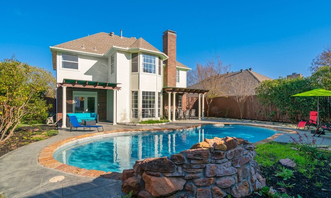 Flower Mound House | Modern Home w Heated Pool Game Rm sleeps12-16 near DFW & Gaylord hotel