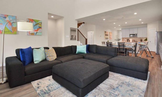 Conroe House | Modern Home w/ Pool & Free Parking near Woodlands