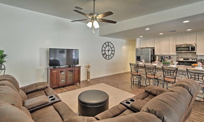 Lake Havasu City House | Modern Home - Walk to Lake Havasu and London Bridge!