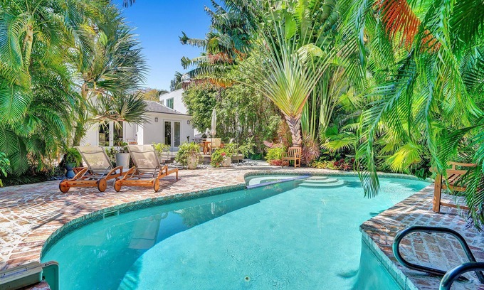 Victoria Park House | Modern Home with Backyard Oasis - Apres Beach Living with Pool