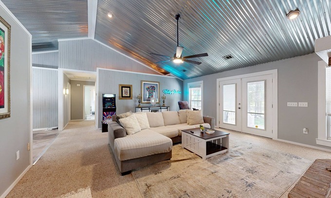 Claxton House | Modern home with full kitchen, patio and access to pond