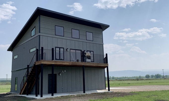 Big Horn County House | Modern Home with Private Big Horn River Access
