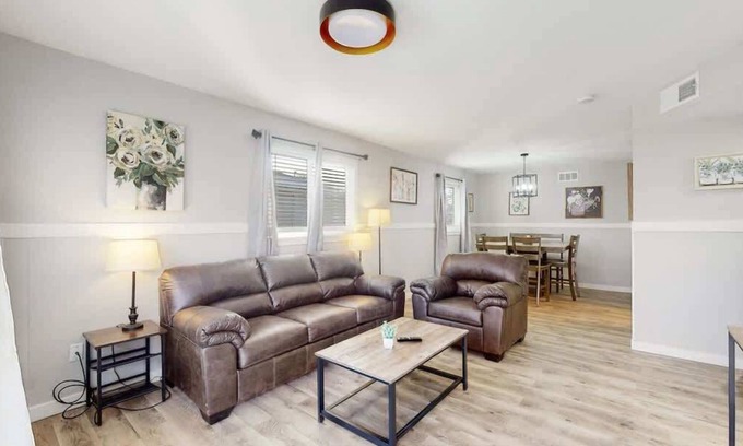 Jewell Heights - Hoffman Heights House | Modern Home with Three King Beds Near VA & Anschutz