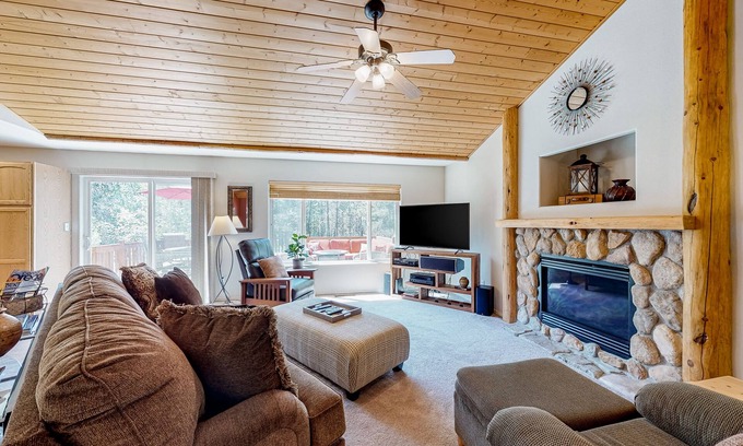 Three Rivers House | Modern home with washer/dryer, central AC, fireplace & deck