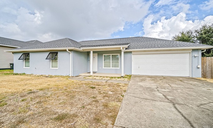 Ono Island House | Modern home with WiFi, deck, washer & dryer and central A/C