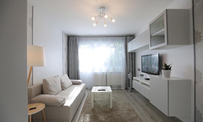 Kaunas Apartment | Modern & Homely Apartment - FREE PARKING - NETFLIX