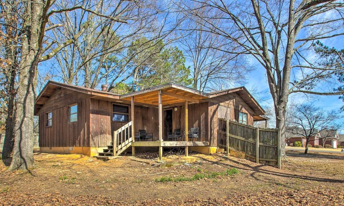 Jones Mills House | Modern Hot Springs Retreat ~ 8 Mi to Nat'l Park