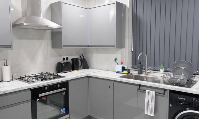 Failsworth House | Modern House - 3 Bedrooms - 1 Bath - Mancity