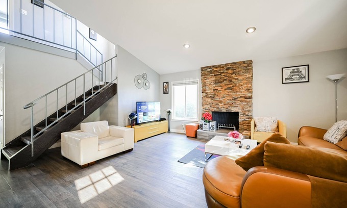 Chinatown Bed & Breakfast | Modern House 4 Miles to Strip