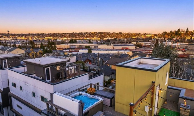 Lawton Park House | Modern House In Magnolia, Hot Tub, Rooftop Patio!