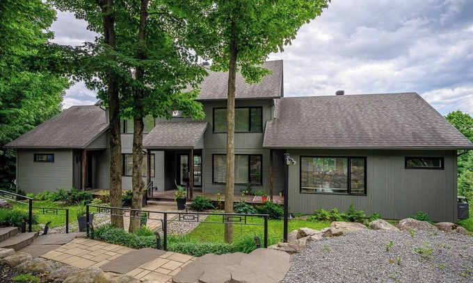 Prevost House | Modern house near the St-Sauveur ski slopes (15 min), little northern train (5 min)
