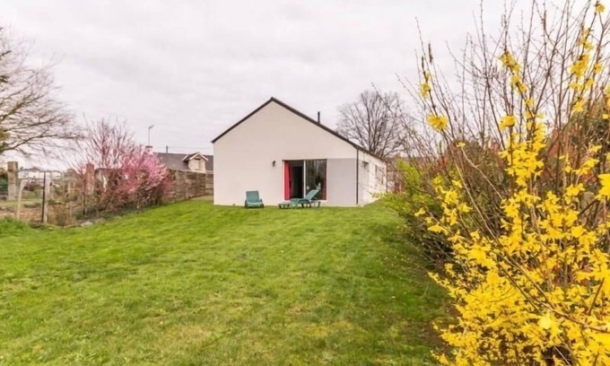 Nozay Cottage | Modern House with Garden, Near Nantes - 3 Bedrooms, Wifi, Baby Equipment, Enclosed Garden