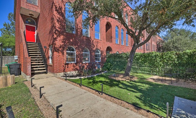 East Downtown Houston House | Modern Houston Gem 1 Mi to Minute Maid Park!