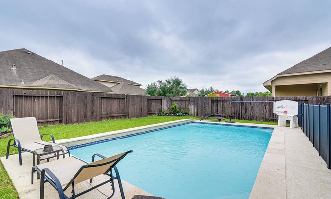 Houston House | Modern Houston Home w/Patio: 12 Mi to Downtown!