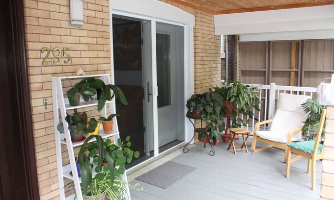 The Beaches House | Modern in quiet residential street 7 minutes walk to the boardwalk Lake Ontario
