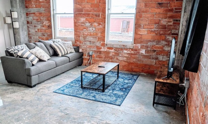 Downtown Apartment | Modern-Industrial 1 BR, Downtown Davenport (#1)