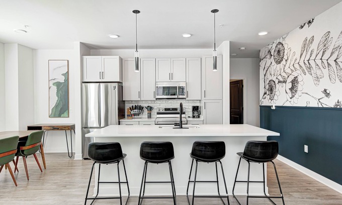 Noblesville Apartment | Modern industrial 2-bedroom king bed-queen bed, 2 full bath