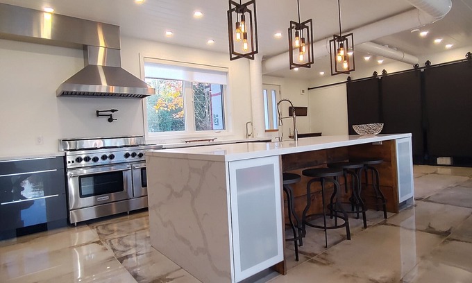 Flesherton House | Modern Industrial Getaway - 1 minute walk to the Beach & Boat Launch