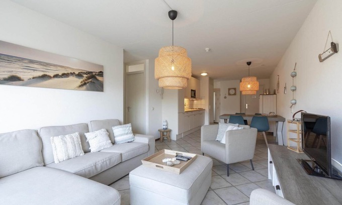 Callantsoog Apartment | Modern Ingericht Vakantieappartement met Groot Balkon, Direct Tegenover de Strandopgang van Callantsoog Gelegen